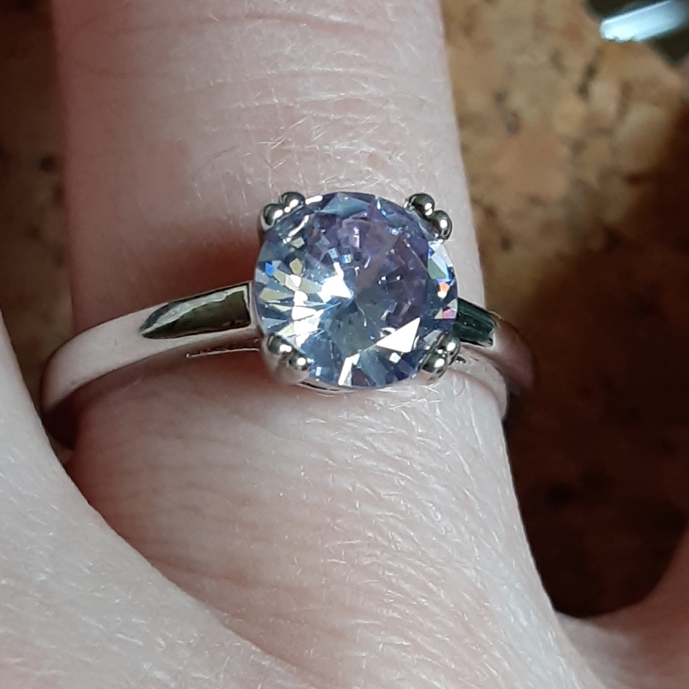 Single Hint of Purple Dimond Women's Ring Size: 6 - Picture 11 of 15